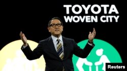 Akio Toyoda presentó el audaz plan para lo que llamará la “Ciudad entretejida”, una referencia a sus orígenes como manufacturera textil, en la Consumer Electronics Show (CES), la gran feria anual de la industria tecnológica.