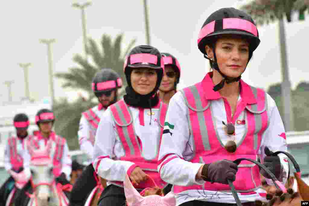 رژه موسوم به کاروان صورتی که هر ساله در امارات برای ارتقاء سطح آگاهی جامعه نسبت به سرطان پستان انجام می شود.