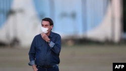 Presiden Brazil Jair Bolsonaro di Istana Alvorada di Brasilia, 15 Juli 2020. (Foto: EVARISTO SA / AFP)