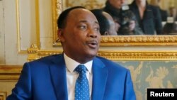 Le président nigérien Mahamadou Issoufou discutent au Palais de l’Elysée à Paris, France, 31 France 2017.