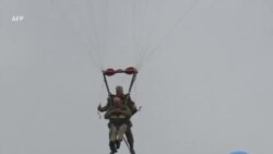 Tom Rice, vétéran de 97 ans saute en parachute !