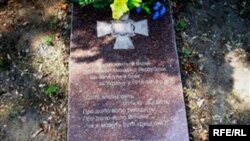 Пам’ятний знак бійцям УНР на Жовтневій площі у Дніпропетровську