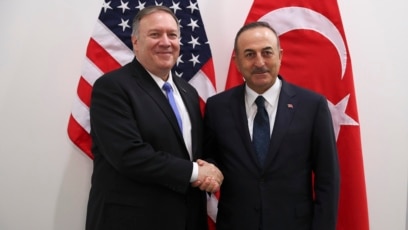 A Istanbul Mike Pompeo Boude Par Les Responsables Turcs