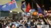 香港本土派驱唱红歌大妈与亲中派冲突