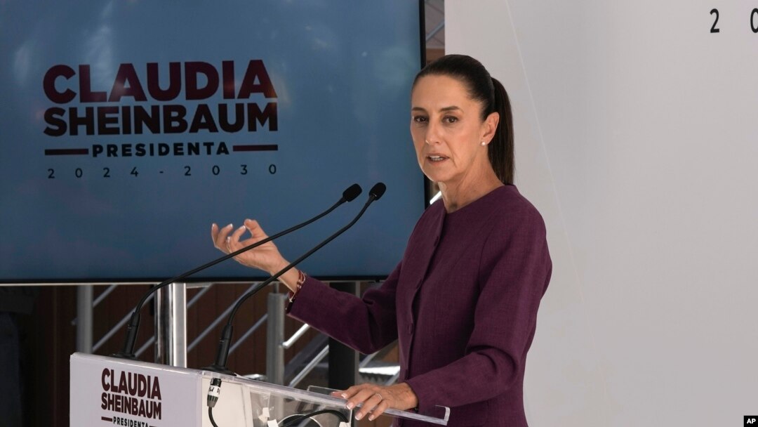ARCHIVO - La futura presidenta de México, Claudia Sheinbaum, habla durante una conferencia de prensa en la Ciudad de México, el martes 11 de junio de 2024.