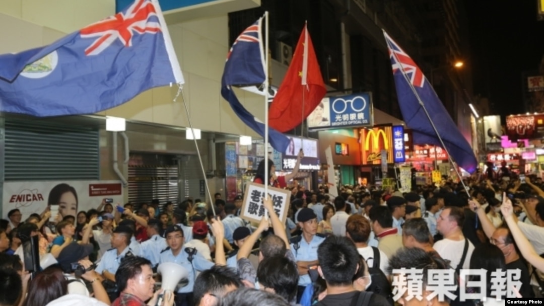 本土和亲中团体在旺角行人打对台(苹果日报图片)