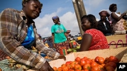 A vendor sorts tomatoes at the Agbogboloshie food market in Accra, Ghana, FILE June 6, 2008.