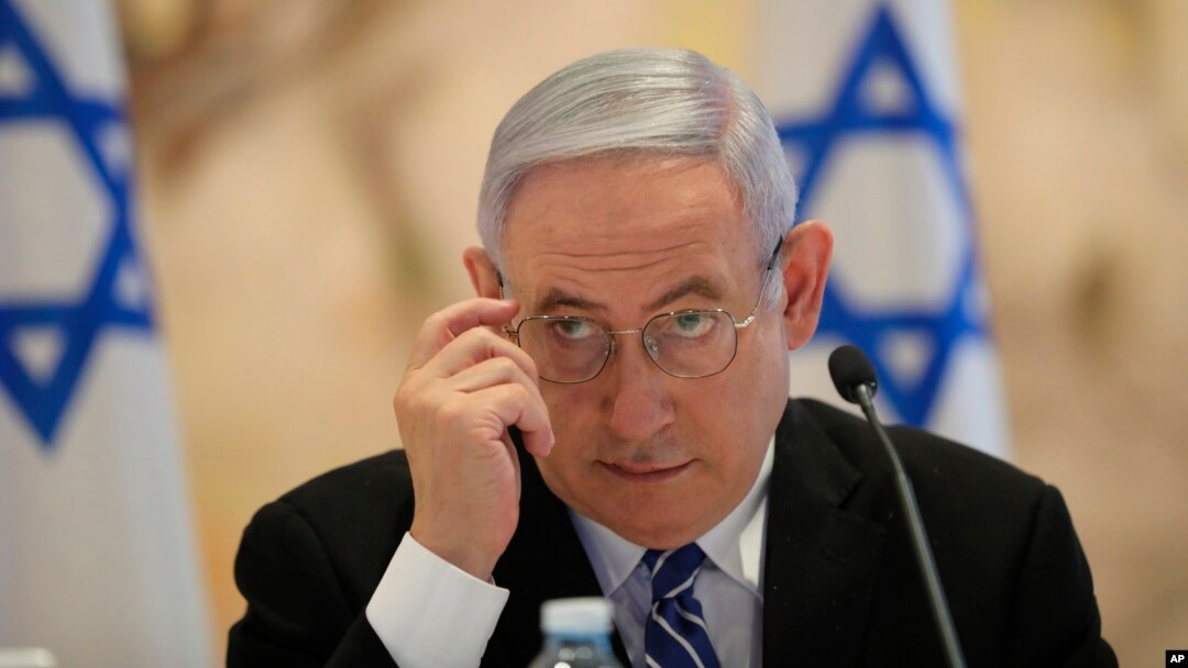 PM Israel Benjamin Netanyahu di Balai Chagall , Knesset, Parlemen Israel di Yerusalem, Israel, 24 Mei 2020. (Abir Sultan/Pool Photo via AP). PM Netanyahu, Senin (12/10) menyatakan akan bertemu dalam waktu dekat dengan putra mahkota Abu Dhabi Pangeran Mohammed bin Zayed Al Nahyan 
