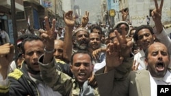 Anti-government protesters shout slogans during a demonstration to demand the ouster of Yemen's President Ali Abdullah Saleh in the southern city of Taiz , June 17, 2011