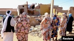 مردم در حال دعا برای قربانیان حمله پهپادی در ال عبید، ایالت کردفان شمالی، سودان (عکس آرشییوی از ۱۲ ژانویه ۲۰۲۶)