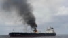 آتش سوزی پس از حمله به یک کشتی تجاری در خلیج عدن. آرشیو.