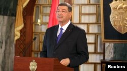 PM Tunisia Habib Essid memberikan keterangan pers di Tunis (foto: dok).