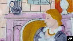 앙리 마티스의 작품 ‘벽난로 앞 푸른 옷의 여인’. (자료사진)