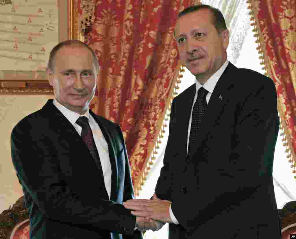 Turkish Prime Minister Recep Tayyip Erdogan, right, and Russian President Vladimir Putin shake hands at their meeting in Istanbul, Turkey, Monday, Dec. 3, 2012.