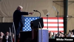 도널드 트럼프 대통령이 2026년 1월 27일 아이오와주 클라이브에서 연설하고 있다.