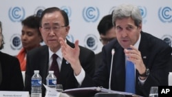 US Secretary of State John Kerry, right, speaks at a forum on the outskirts of Paris as UN Secretary General Ban Ki-moon looks on, Dec. 8, 2015.