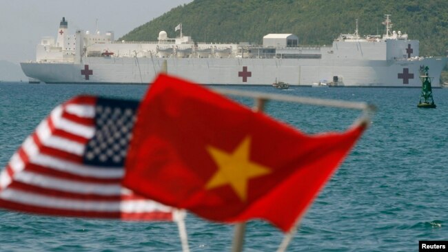 Tàu bệnh viện USNS Mercy.