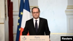 FILE - French President Francois Hollande delivers a speech on constitutional reform at the end of a weekly Cabinet meeting at the Elysee Palace in Paris, March 30, 2016. 