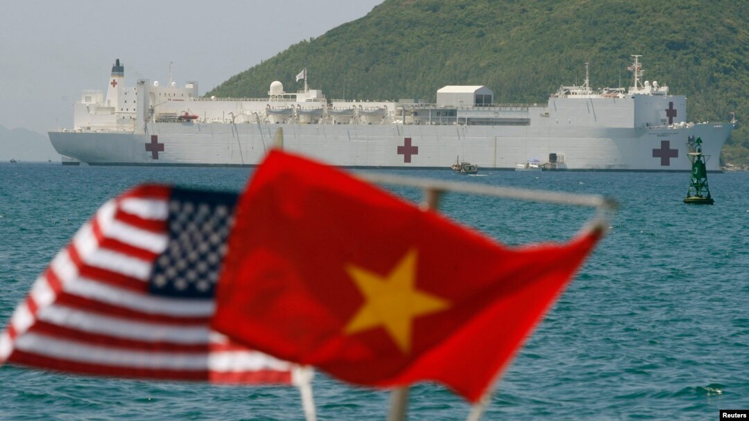 Tàu bệnh viện USNS Mercy là một trong hai tàu bệnh viện của Hải quân Mỹ với 1.000 giường bệnh và 12 phòng mổ được trang bị máy móc tối tân.