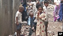Mazauna gidajen da aka gina a gabar ruwa a jihar Rivers da gwamnan jihar ya buga sai ya rusa su.