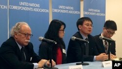 북한 요덕관리소 출신 탈북자 정광일 씨(왼쪽 3번째)와 미국에 정착한 탈북자 그레이스 조 씨(왼쪽 2번째)가 10일 뉴욕 유엔 본부에서 안보리 북한인권 논의에 앞서 기자회견을 했다.