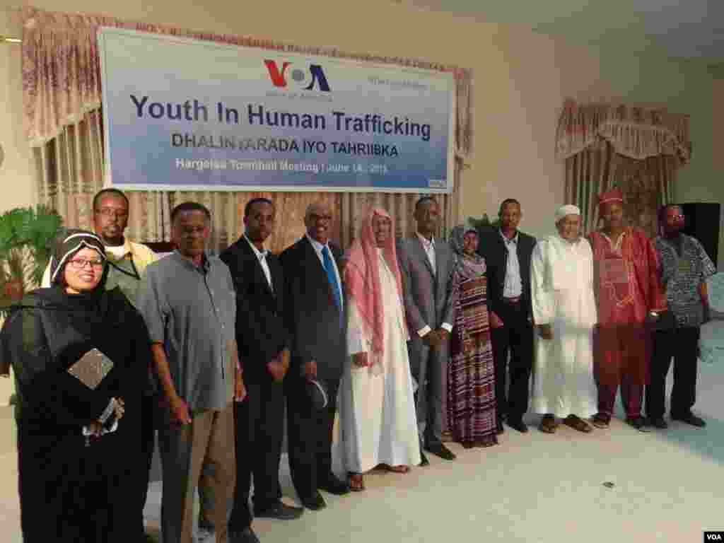 Laanta Af-Soomaaliga ee VOA oo "Kulan Dadweyne" oo looga hadlayo Dhalinyarada iyo Tahriibka ku qabatay magaalda Hargeysa, June 14, 2013.