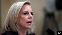 ARSIP – Mantan Menteri Keamanan Dalam Negeri, Kirstjen Nielsen, bersaksi di Capitol Hill, Washington, D.C., Rabu, 6 Maret 2019 di depan Komite Keamanan Dalam Negeri DPR (foto: AP Photo/Susan Walsh)