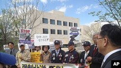 ‘북한 자유를 위한 한인교회연합’ KCC 주최로, 워싱턴 DC 중국대사관 앞에서 진행된 탈북자 강제북송 반대 집회.