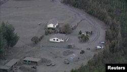 新西蘭北島湯加里羅火山噴出大量火山灰幅蓋附近地區