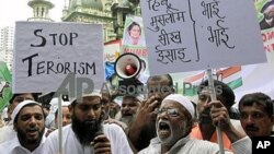 Indian Muslims shout slogans against terrorism during the protest against a September 7 blast outside a courthouse in New Delhi, in Mumbai, India, September 2011. (file photo)