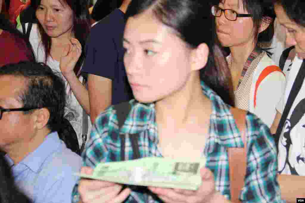 香港多个团体在旺角举办悼念李旺阳“被自杀”一周年（美国之音海彦拍摄）