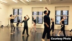 Rady is practicing contemporary Dance with a group of students in New York.(Photo: Gade)