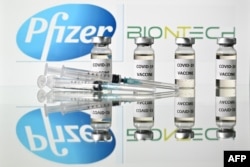 Ampul vaksin Covid-19 buatan Pfizer dan mitranya dari Jerman, BioNTech.