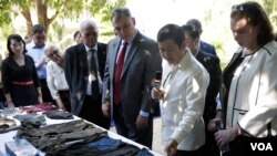 U.S. Ambassador William Heidt, and Chuch Phoeurn of the Ministry of Culture and Fine Ars, observe the remaining clothings of Toul Sleng victims, Phnom Penh, Cambodia, December 11, 2017. (Tum Malis/VOA Khmer)