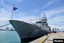 澳大利亚皇家海军图文巴号（Toowoomba）护卫舰在新加坡。该舰目前与菲律宾军方在南中国海进行联合巡逻。（资料照：2023年5月4日）