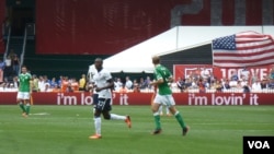 Jozy Altidore, who scored the first goal of the game, also assisted on one of Clint Dempsey’s second half goals, June 2, 2013. (Photo: Parke Brewer / VOA)