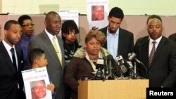 Samaria Rice, the mother of Tamir Rice, the 12-year-old boy who was fatally shot by а Cleveland police officer, speaks during a news conference at the Olivet Baptist Church in Cleveland, Ohio, Dec. 8, 2014.
