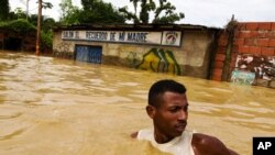 Poplave u Venecueli ovog mjeseca ugrozile su živote najmanje 21 osobe te uzrokovale bijeg tisuća ljudi