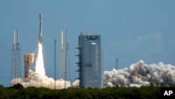 La cápsula Starliner de Boeing a bordo de un cohete Atlas V despega del Complejo de Lanzamiento Espacial 41 en la Estación de la Fuerza Espacial de Cabo Cañaveral, Florida, en una misión a la Estación Espacial Internacional, el miércoles 5 de junio de 2024. 
