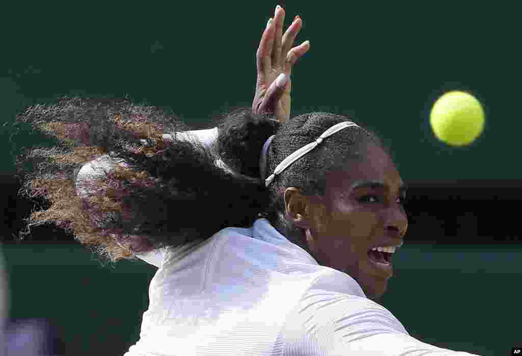 Serena Williams of the United States returns the ball to Germany&#39;s Julia Gorges during their women&#39;s singles semifinals match at the Wimbledon Tennis Championships, in London.