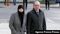 Former Irish soldier Lisa Smith (L) arrives to attend her court hearing at the Central Criminal Court in Dublin, Ireland, Jan. 8, 2020. 