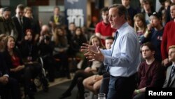 Thủ tướng Anh David Cameron phát biểu trước các sinh viên tại Đại học Exeter hôm 7/4.