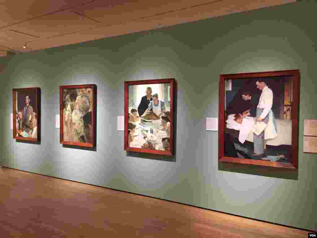 វិចិត្រករលោក Norman Rockwell ទទួលបានការជំរុញចិត្តពីសុន្ទរកថា «សេរីភាពទាំងបួន» របស់ប្រធានាធិបតីអាមេរិកលោក Franklin D. Roosevelt នៅក្នុងការគូរគំនូររបស់លោក ហើយផ្ទាំងរូបគំនូរទាំងនេះត្រូវបានចុះផ្សាយនៅក្នុងទស្សនាវដ្តី The Saturday Evening Post ផងដែរ។ (J.Taboh/VOA)