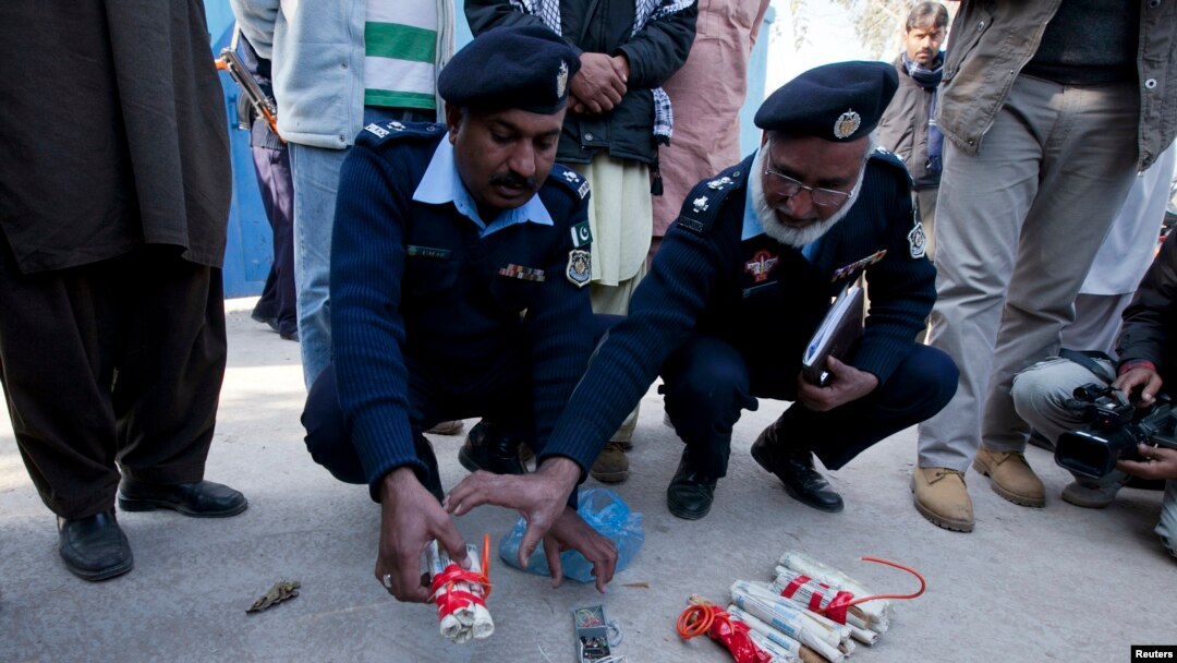 وفاقی دارالحکومت اسلام آباد کے چک شہزاد نامی علاقے میں واقعہ پرویز مشرف کی رہائش گاہ کے قریب سے ایک ہفتے کے دوران دوسری مرتبہ بارودی مواد برآمد ہوا ہے۔