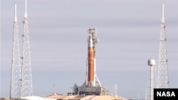 2026年2月25日，NASA的履带运输车2号搭载着“阿尔忒弥斯二号”火箭。