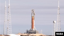  د ناسا اوریون نومې فضايي بېړۍ کې د سپو.مۍ شاو خوا د څلور ستورمزلو ۱۰ ورځنی تاریخي سفر وځنډید