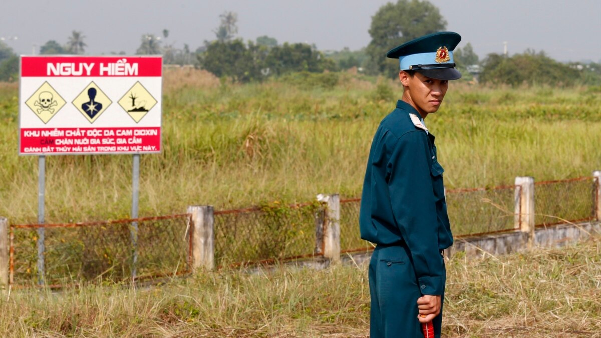 US Cleaning Up Agent Orange Storage Site in Vietnam