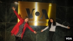 Napakron Saweddit (Right) and Jarunee Jarusruangchai (left), students from the South East Asian Leaders Initiative Program visiting VOA in Washington, April,29 , 2016.