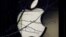 Logo Apple bên ngoài một cửa hàng của Apple ở Bắc Kinh 