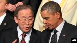 Tổng thống Hoa Kỳ Barack Obama và Tổng thư ký Liên hiệp quốc Ban Ki Moon đã kêu gọi Úc phái nhân viên đến Tây Phi để giúp chống lại sự lây lan của vi rút Ebola.